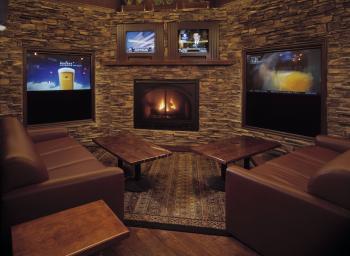 PT's Gold Hualapai & Twain interior lounge