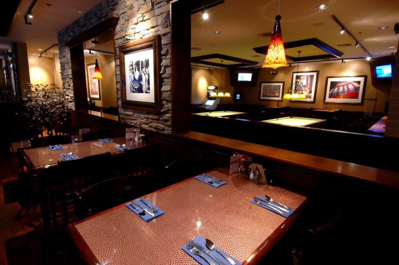PT's Gold Ann & Camino Al Norte interior table seating