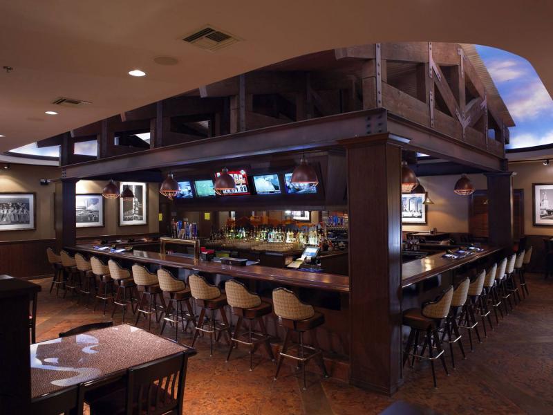 PT's Gold Horizon & Horizon Ridge interior bar